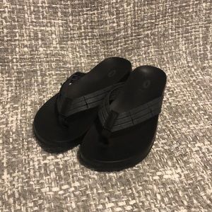 O’Rageous Black size 7 women’s flip flops.